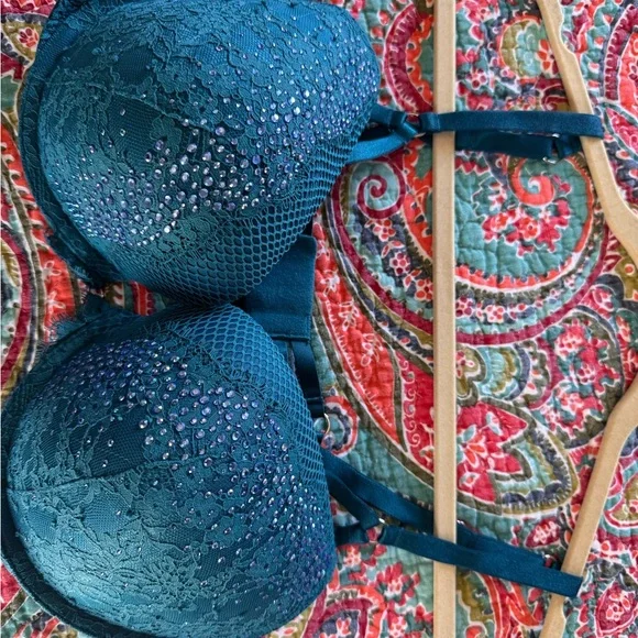 Victorias Secret 38D bra and panties - Picture 1 of 7